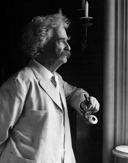 Mark_Twain_Underwood_1907smallRight