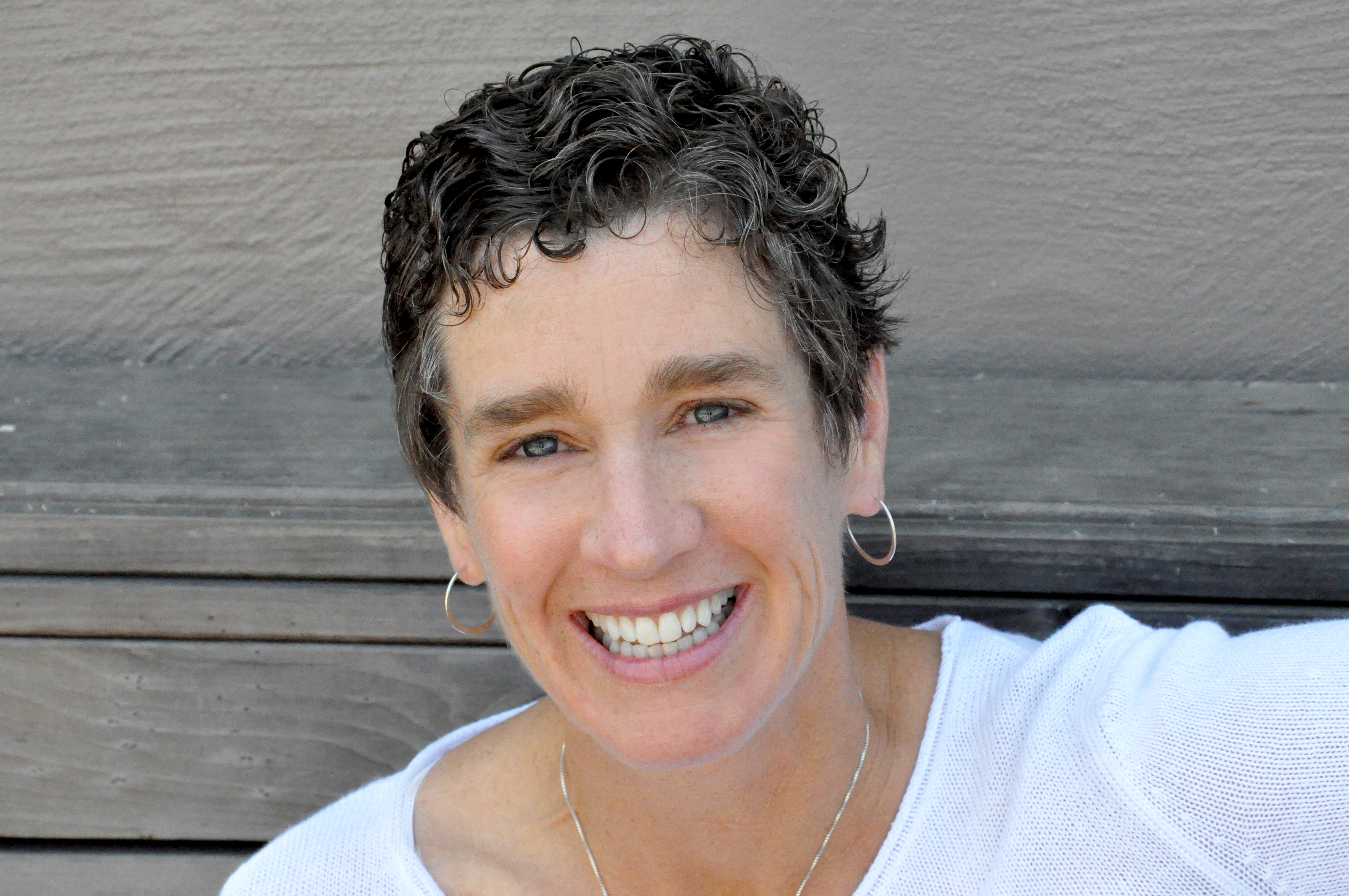 Headshot of author Lucy Jane Bledsoe