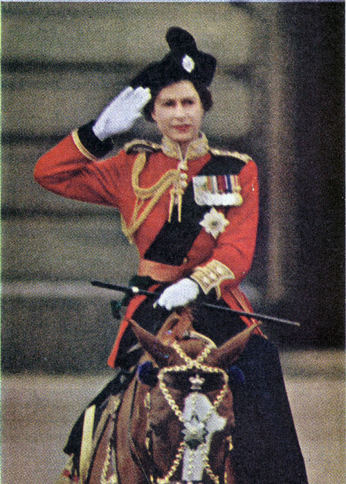 photo_2010_12_16_queen_on_horse