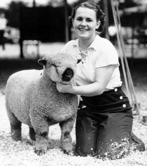 Mildred Harper and her prize lamb at the 1937 Shopshire 4-H Club ShowCourtesy: Iowa State Fair/Des Moines
