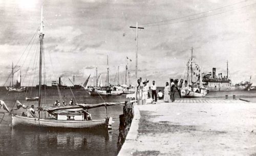 Photo allegedly showing Amelia Earhart on a dock