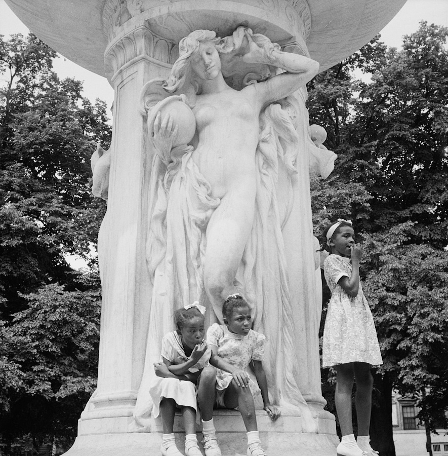 Children playing in a fountain in Dupont Circle