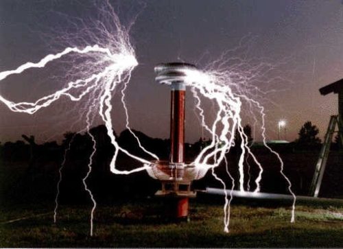 An active Tesla coil with lightning sparks flying from its center.