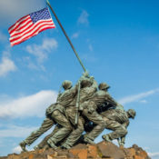 Iwo Jima memorial statue depiciting marines raising the U.S. flag