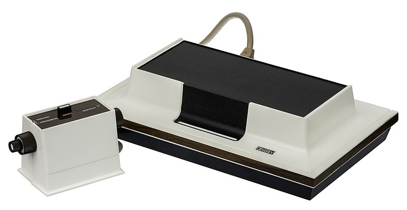 An Magnavox Odyssey console with controler