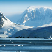 A wide view of the glaciers found at the Antarctic Peninsula.