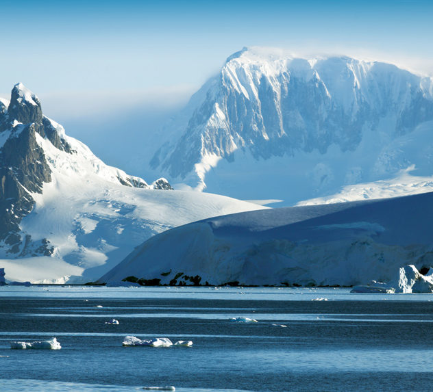 A wide view of the glaciers found at the Antarctic Peninsula.