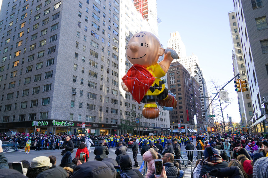 Image of a charlie brown balloon.