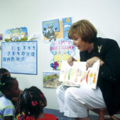 Robin Marhaver, of Ferst Readers, reads a book to a class of grade schoolers.