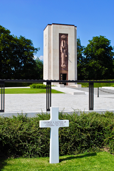 Photo of American general George S. Pattons gravesite in Luxemburg