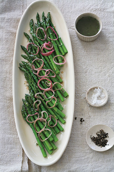 A plate of steamed asparagus