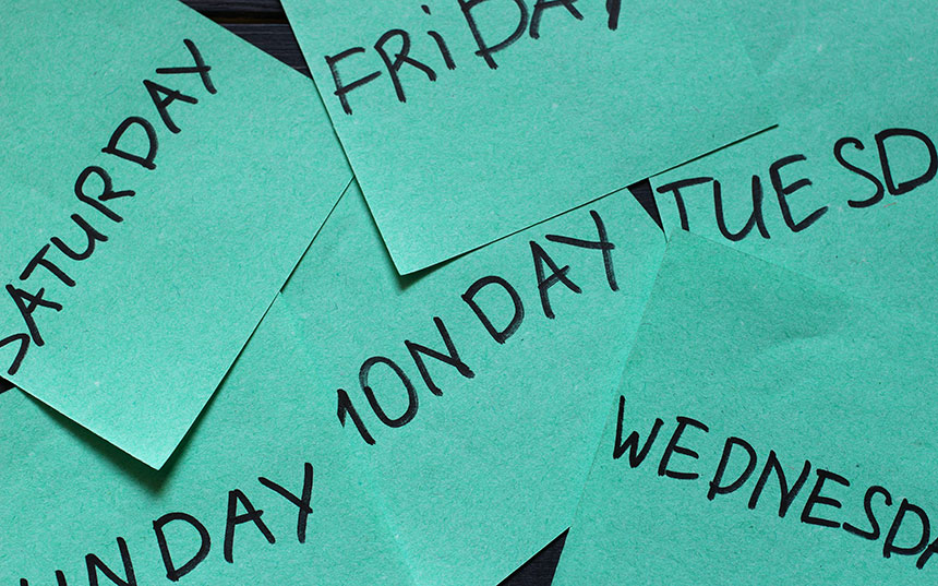 Sticky notes with the days of the week written on them