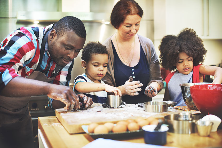 Who does cook in your family. Family Cooking. Sinvalimi Family Cook. Продовольства.
