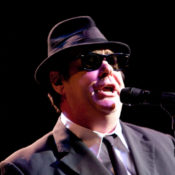 Dan Aykroyd Sings the blues