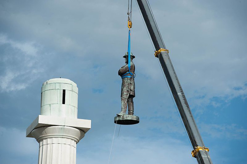 Robert E. Lee's statue is lifted off its pedestal by a crane