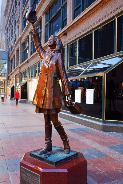 Statue of Mary Tyler Moore