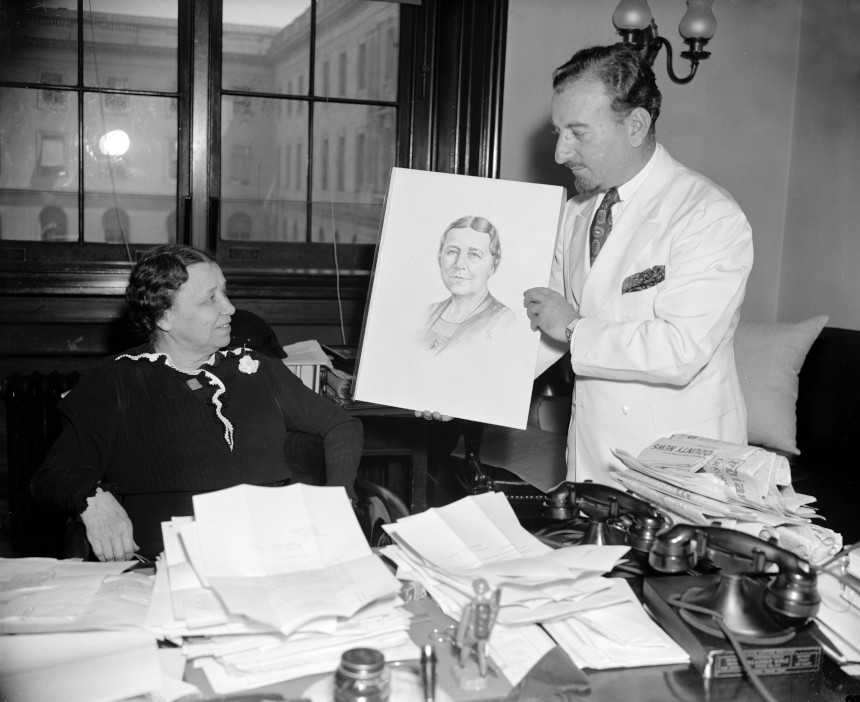 Artist Edward Solto shows Senator Hattie Wyatt Caraway her portrait