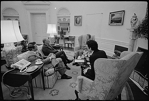 Jimmy Carter's cabinet meets in the Oval Office