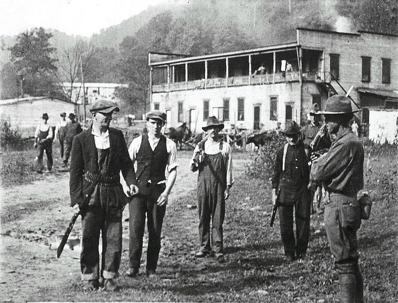 Miners surrendering their weapons to a federal soldier after the Battle of Blair Mountain, December 31, 1921 (https://libcom.org/gallery/battle-blair-mountain-1921-photo-gallery/ Wikimedia Commons, public domain)