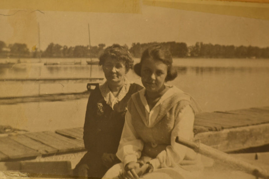 Val Lauder's mother and grandmother sitting together.