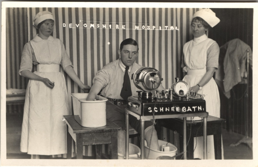 Man demonstrating the Schnee Bath device