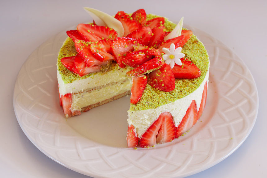 Sponge Cake with strawberries