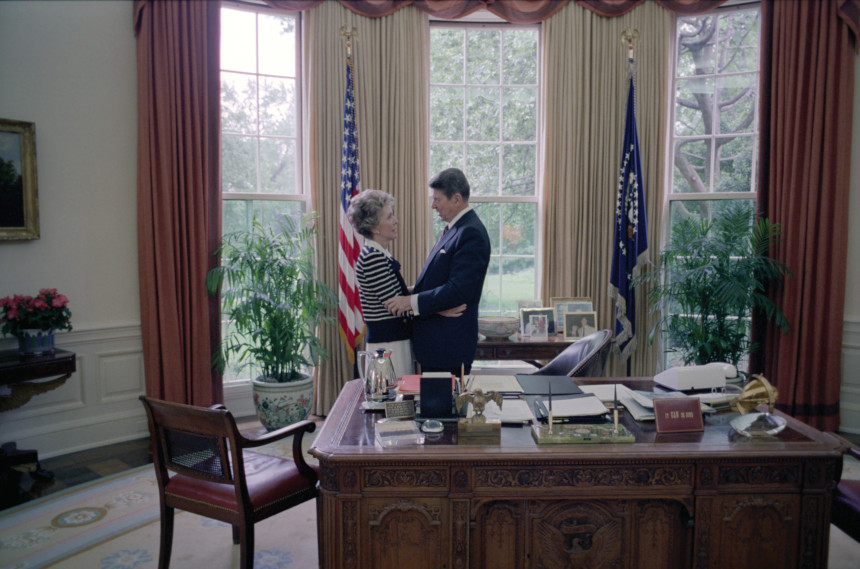 Ronald and Nancy Reagan in the White House Oval Office