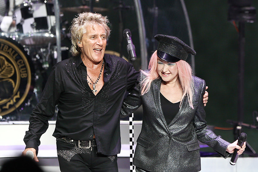 Rod Stewart and Cyndi Lauper perform in 2017
