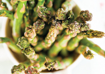 grilled asparagus with spicy parmesan sauce