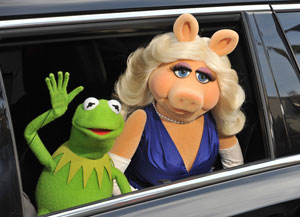 Kermit and Miss Piggy Jaguar PS / Shutterstock.com