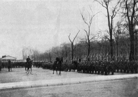 <em>Review of French troops near the Invalides.</em> June 20, 1914 © SEPS