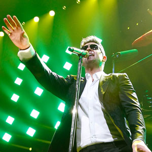 Robin Thicke performing Debby Wong / Shutterstock.com