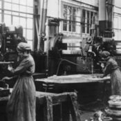 Women working in a plant in World War I