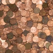 A pile of United States pennies