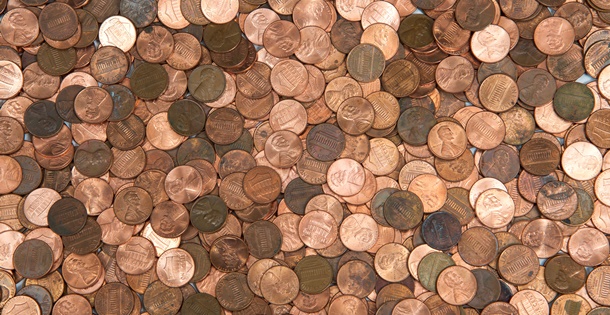 A pile of United States pennies