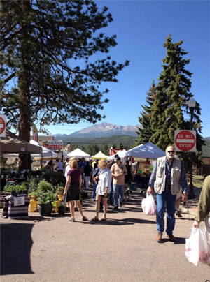 people at Woodland Park Farmers' Market